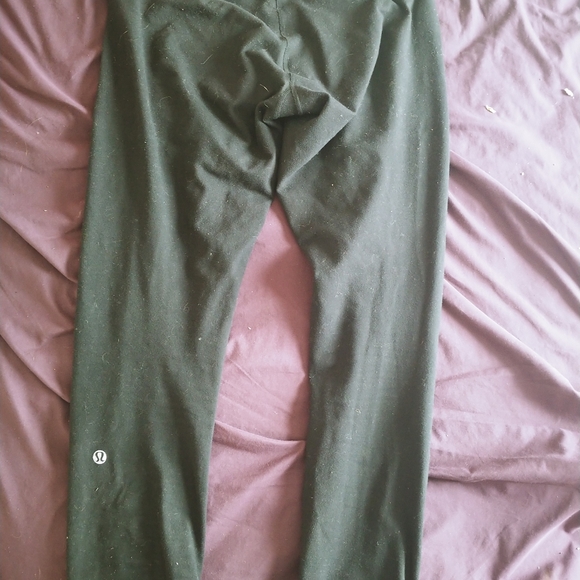 Size 8 Lululemon leggings - Picture 2 of 3